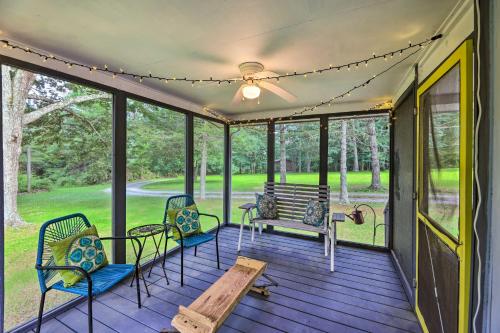 Rustic Hideaway w/ Fire Pit < 1 Mi to River! - Lake Sherwood, WV
