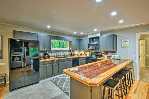 Luxurious Sky Valley Golf Resort Home with 3 Decks! in Sky Valley, USA