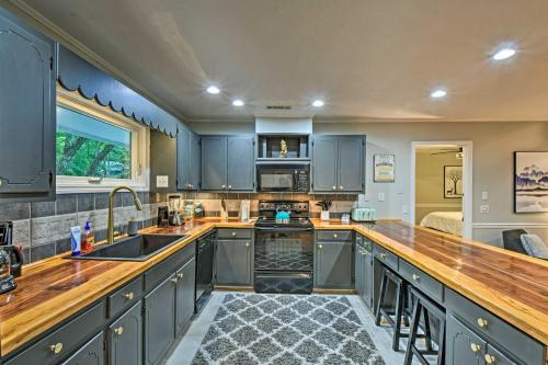 Luxurious Sky Valley Golf Resort Home with 3 Decks! in Sky Valley, USA