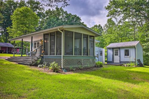 Rustic Hideaway with Fire Pit Less Than 1 Mi to River! in 薩默斯維爾