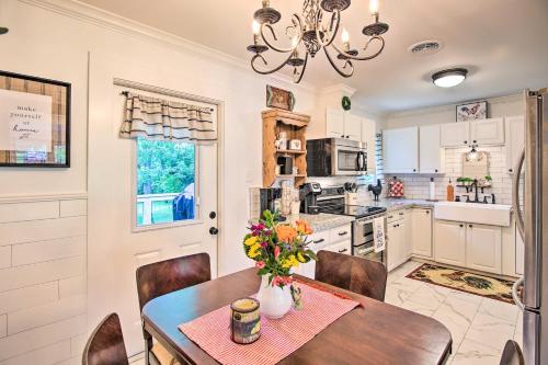 Charming Country Cottage 5 Mi to Downtown Tulsa! in Tulsa, USA