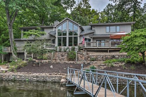 Spacious Lakefront Getaway Family Friendly!