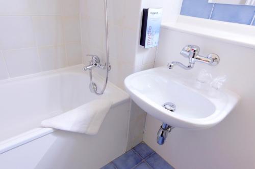 Triple Room (1 Double bed + 1 Junior Bed)