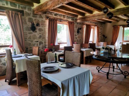 Étterem, Posada Restaurante Fuenteplateada in Collado Hermoso