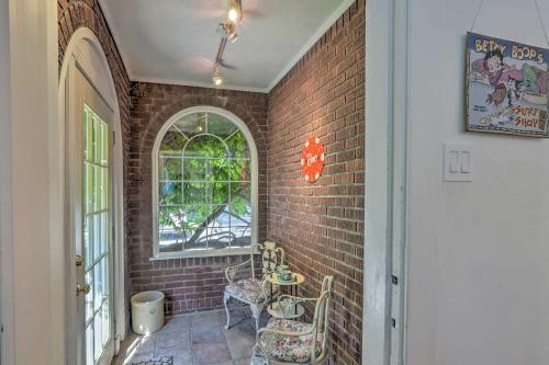 Historic Gem on Riverwalk Stroll to Midtown!
