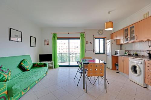 Armacao de Pera Central by Homing