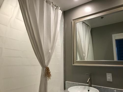 L.A Financial District 30 Day Stays - image 13