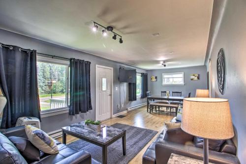 Cozy Getaway 5 Miles to Duluth and Lake Superior!