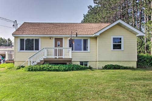 Cozy Getaway 5 Miles to Duluth and Lake Superior! in Hermantown, USA