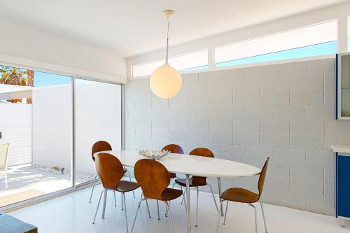 Poolside Modern Wexler Permit# 1261 in Palm Springs, USA