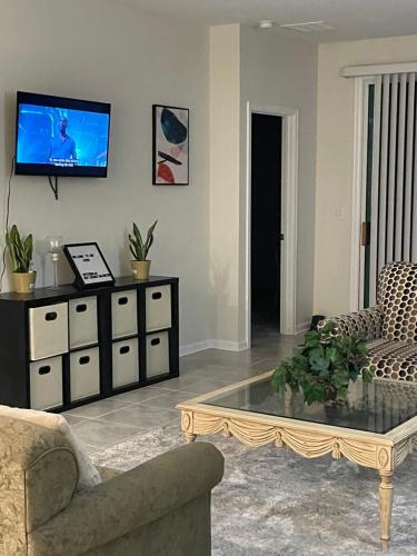 Brand New Luxury Villa 3 Bed Room Home Near Walt Disney Sleeps 6 - image 8