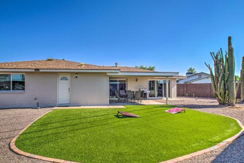 Pet-Friendly Arizona Escape Golf and Hike Nearby! in ลิตช์ฟิลด์พาร์ค