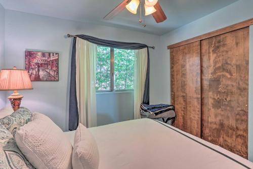 Crestline Area Escape with 3 Decks and Fire Pit! - image 12