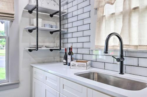 Chic Fredericksburg Abode Near Main Street! - image 6