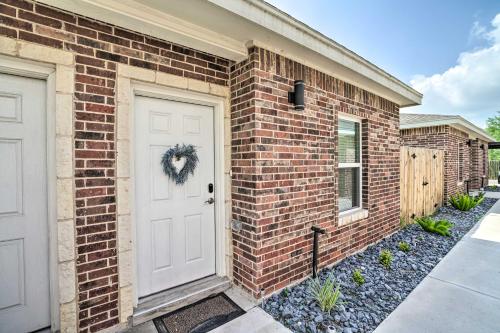 Edinburg Apartment Close to Dtwn Shopping!