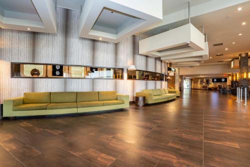 大厅, 桑德曼特色温哥华机场度假酒店 (Sandman Signature Vancouver Airport Hotel & Resort) in 里奇蒙德(BC)