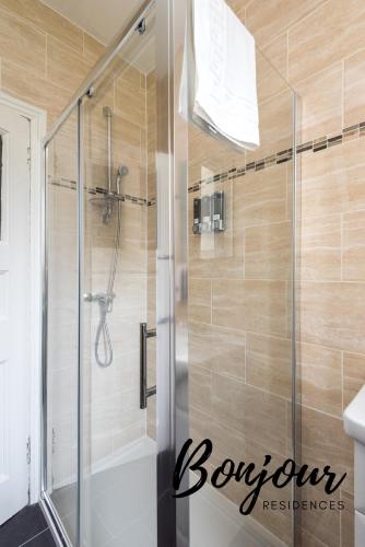 Stylish 2BR-1BA near Leith Walk - Free Parking by Bonjour Residences Edinburgh