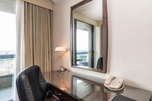 Deluxe Room, 1 King Bed, Sofa Bed, View, Columbia Tower