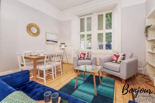 Main Door 3BR-3BA Leith Walk - Parking & Garden by Bonjour Residences Edinburgh - image 9