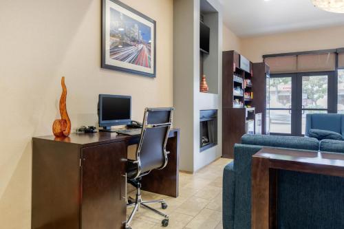 Business center, Comfort Suites Near City of Industry - Los Angeles in La Puente (CA)