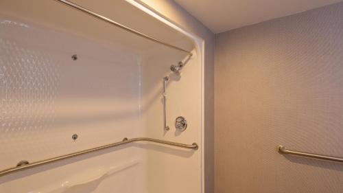 King Room with Walk-In Shower - Disability Access/Non-Smoking