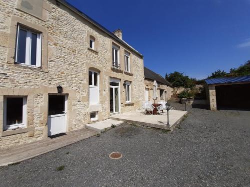Charming Holiday Home in Asnelles with Garden gîte à louer Le Manoir