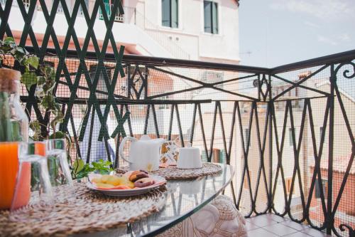 Two Bedroom Apartment newly renovated in Biennale by Bricola Apartments Venice 