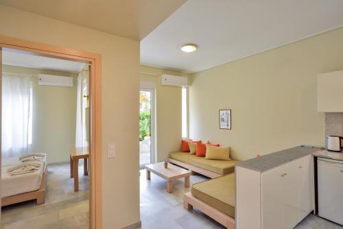 2 twin beds, 2 sofa beds