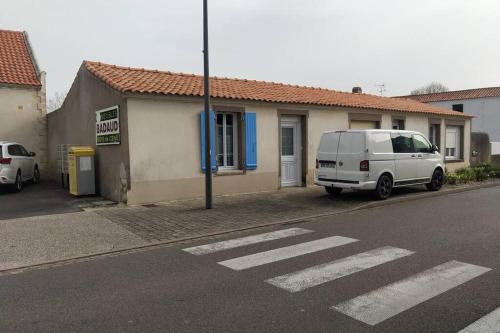 LA MAISON BLEUE in Bouin