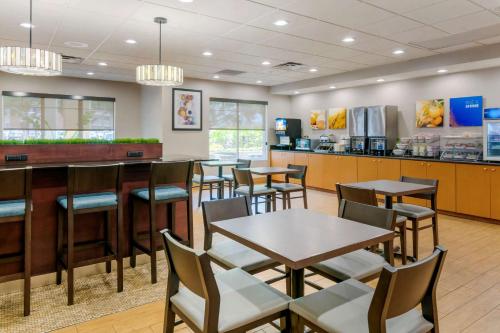 Comfort Suites Near Universal Orlando Resort