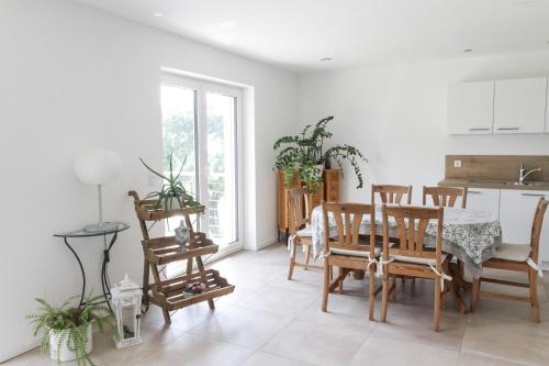 Oprema, Wunderschöne, helle 3-Zi-Whg mit großem Balkon (Wunderschone, helle 3-Zi-Whg mit großem Balkon) in Ettenkirch