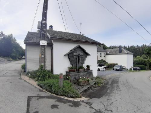 La maison sous les arbres