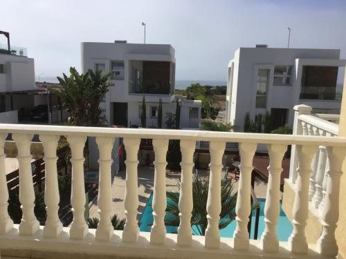 Kilátás, Carolyn Villa is a Luxury 4-Bedroom Villa with Private Pool in Ayia Napa in Sotira