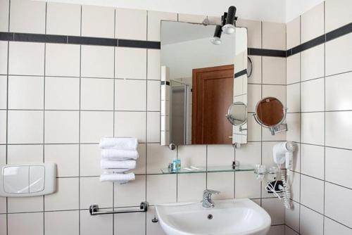 Room in Guest room - Alba Village Hotel 3 Stelle