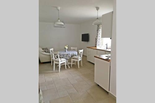 R Cottage Jacuzzival