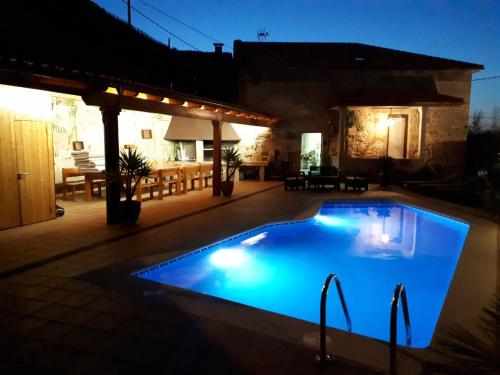  Impresionante casa rústica con piscina in Meis