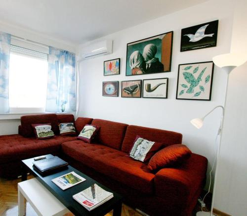 One-Bedroom Apartment image 2