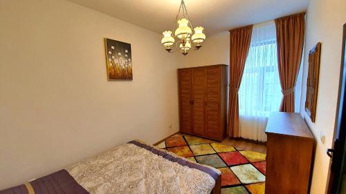 1 queen bed, 1 sofa bed