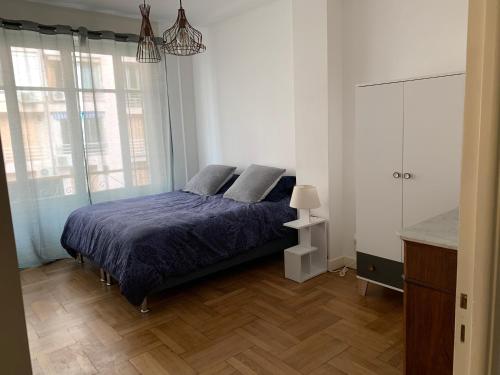 Promenade des Anglais à côté du Negresco