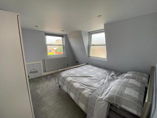 Picture of 3 Bed Apartment In Colliers Wood