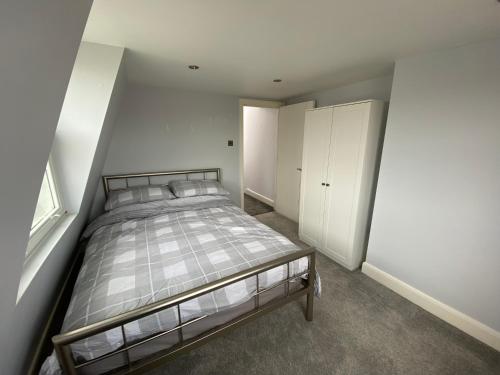 Picture of 3 Bed Apartment In Colliers Wood