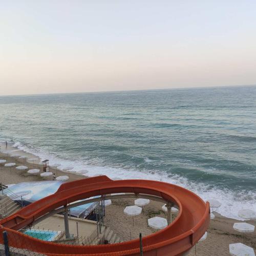 View, Silver A 27 in Byala