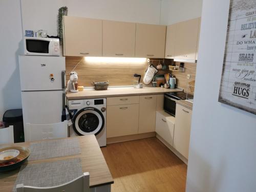 Kitchen, Silver A 27 in Byala
