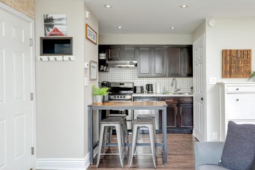 Blue Mountain Creekside Studio at North Creek Resort in 藍山(ON)