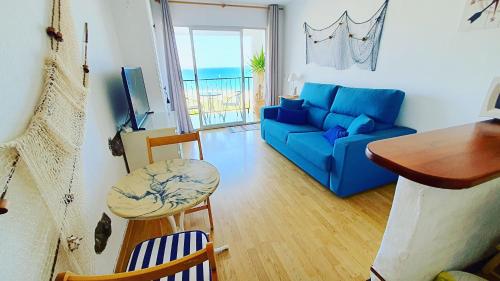 cozy beach-front studio with amazing sea view