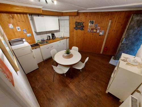 Basement Apartment, Cologne (photo 6)