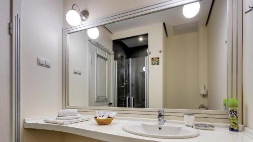 Grand-Shato Hotel - image 4