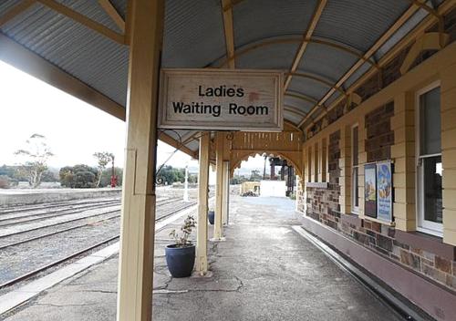 Eingang, Haus (50 m²), 1 Schlafzimmer und 1 eigene Badezimmer in Burra (Burra Railway Station BnB) in Burra