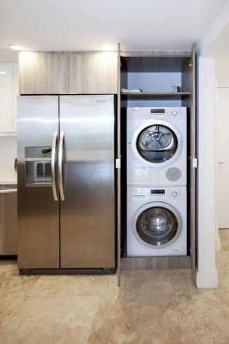 2BR and Den Luxury Condo with Bay Views 1002 condo - image 8