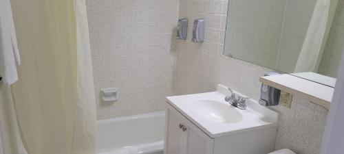 Stagecoach Motel - image 8